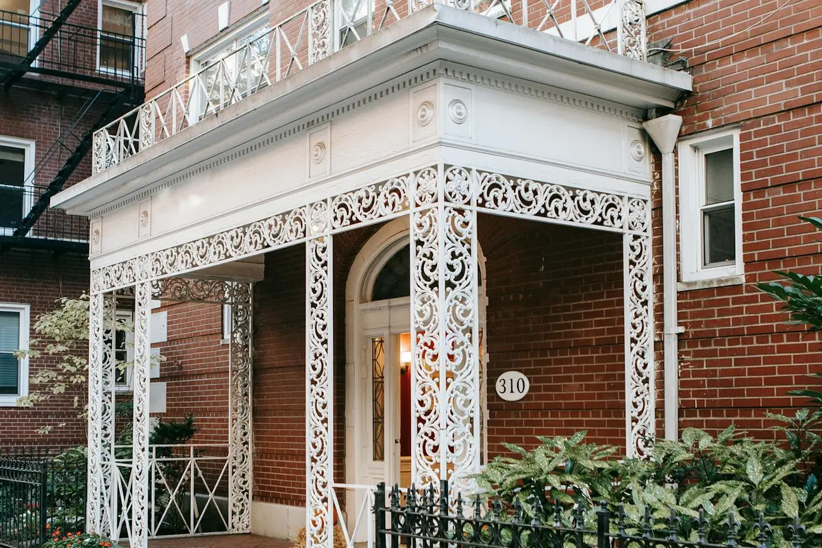 Brick apartment entrance similar to Ottawa pickup buildings