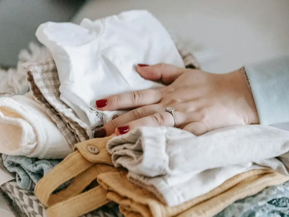 A household bedding stack used to check comforter fill and care notes